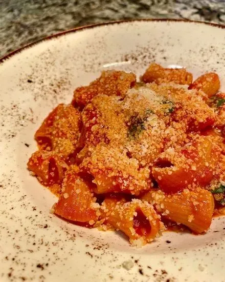 Rigatoni, Pomodoro