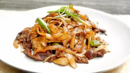 L8. Beef Chow Fun