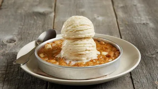 White Chocolate Macadamia Nut Pizookie®