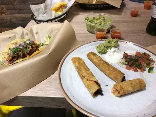 3 Crispy Flautas
