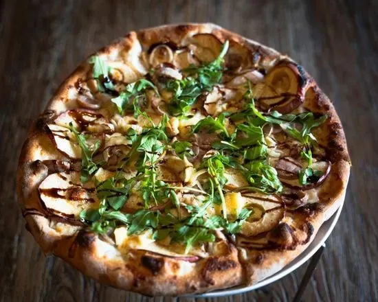 Bratwurst & Apple Pizza