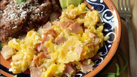 Huevos con jamón  