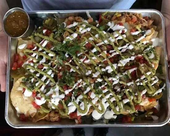 Smoked Chicken Chili Nachos