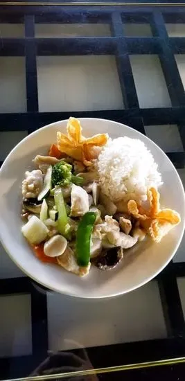 LS. Moo Goo Gai Pan (Lunch)