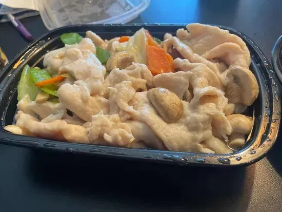 C4. Moo Goo Gai Pan