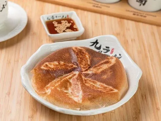 Pan Fried Gyoza Dumplings (6Pcs)