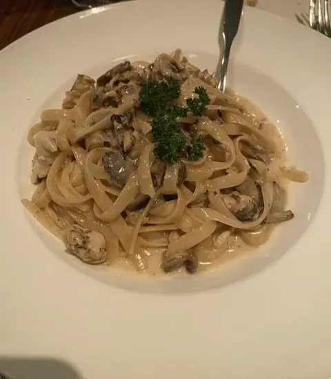 Fettuccine Con Pollo & Fungi