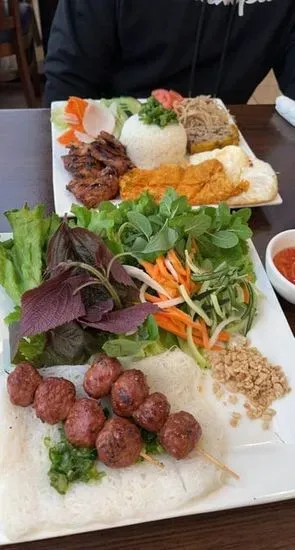 85. Banh Hoi Nem Nuong (Steamed Vermicelli with Grilled Pork Patty)