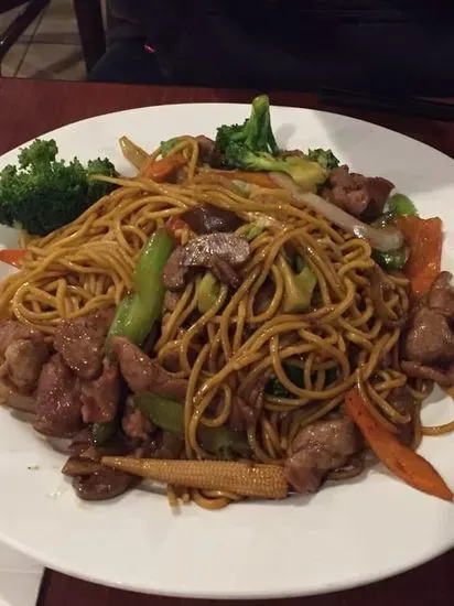 74. Mi Xao Heo, Bo, Ga, Hoac Dau Hu (Stir Fried Yellow Noodle)