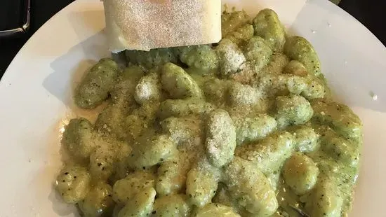 Tortellini al  Pesto (Basil) sauce 