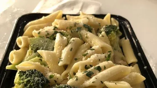 penne pasta with chicken and spinach in alfredo sauce.