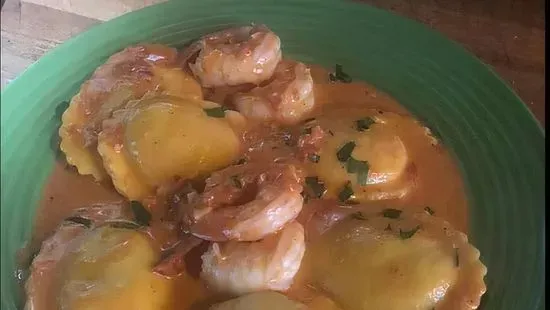 Lobster Ravioli with Shrimps and garlic bread