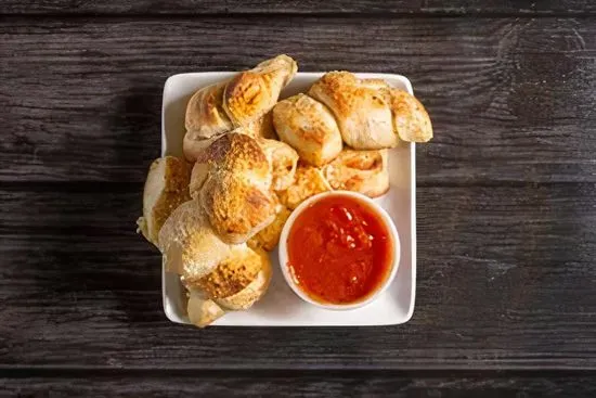 GARLIC KNOTS