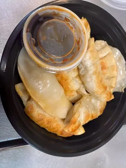 4. Fried Dumplings (8) / 锅贴