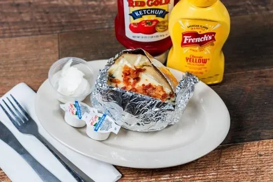 Baked potato w/ bacon & cheese sauce