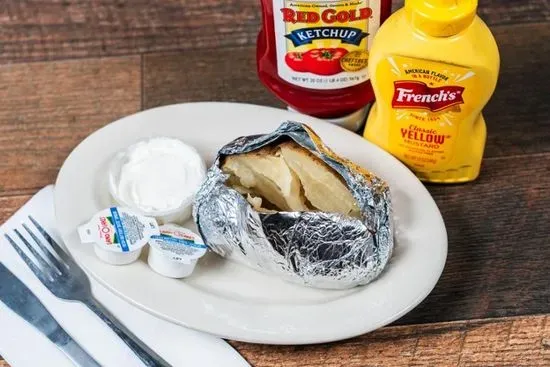 Baked potato w/ sour cream & butter