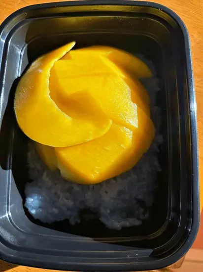 Fresh Mango W/Sweet Coconut Sticky Rice