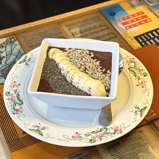 Cherry Chocolate Smoothie Bowl