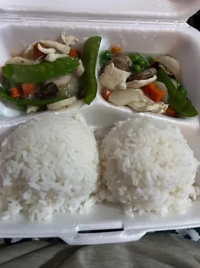 C 3. Moo Goo Gai Pan