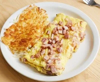 Smoked Ham & Cheddar Omelet