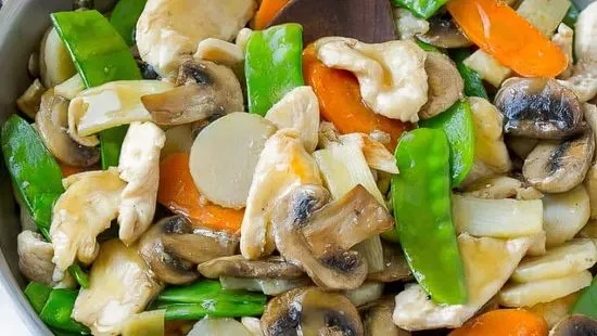 D3. Moo Goo Gai Pan