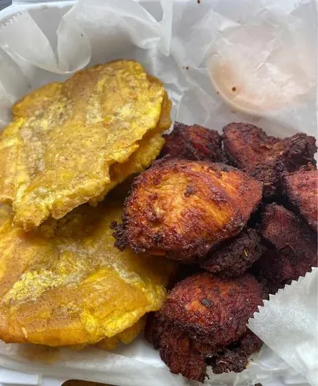 Chicharrón De Pollo Con Tostones