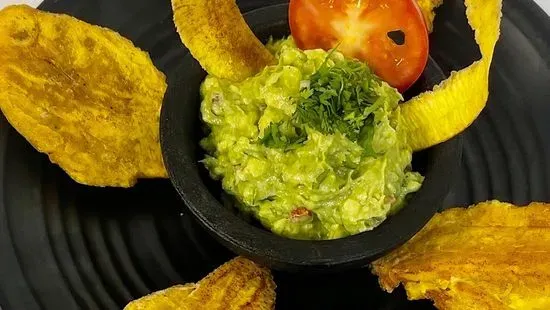 Guacamoles con Tostones / Guacamole with Green Plantain