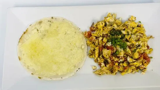 Huevos con Arepa con Queso / Eggs with Corn Cake with Cheese