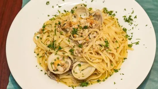 Linguine with White Clam Sauce Catering