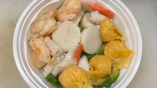 Seafood Shrimp Wonton Noodle Soup海鲜虾云吞汤面