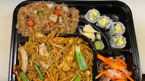 Chicken with Lo Mein Lunch Bento Box盒鸡捞面