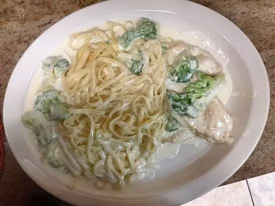 Chicken Alfredo with Broccoli