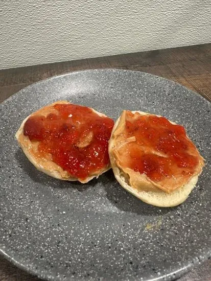 Mini Bagel w/Peanut Butter & Jelly