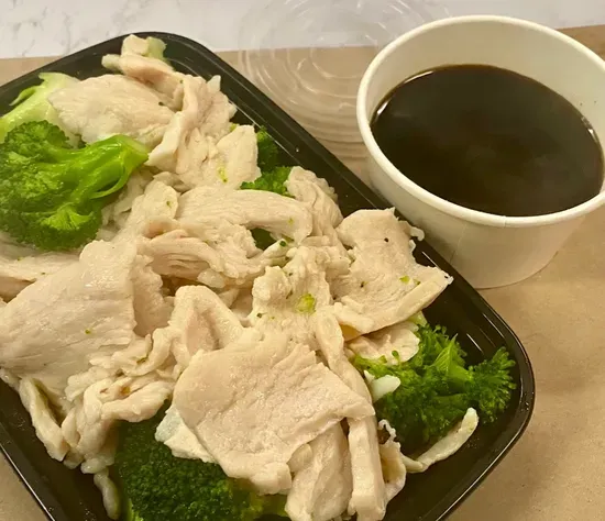 D3. Steamed Chicken with Broccoli