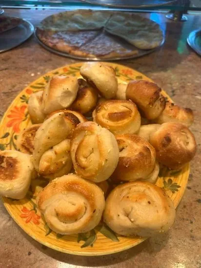 6 Garlic Knots