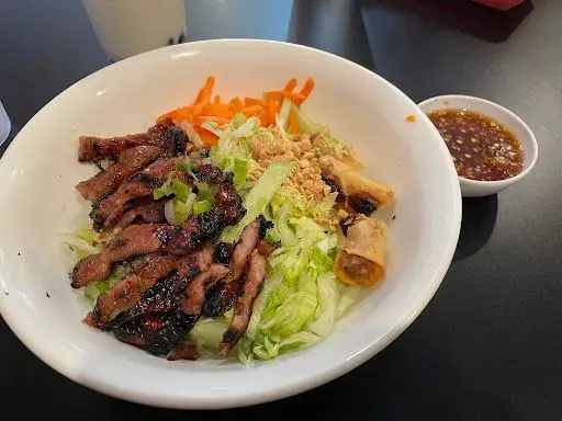 Grilled Beef Rice Noodle With Vietnamese Egg Roll Bowl