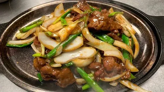 Mongolian Beef with Onion and Scallion