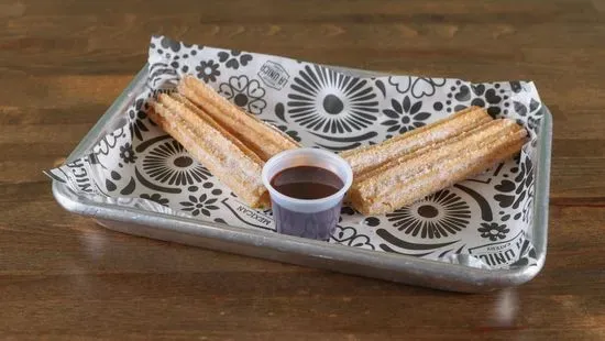 Churros (2) Con Chocolate Syrup