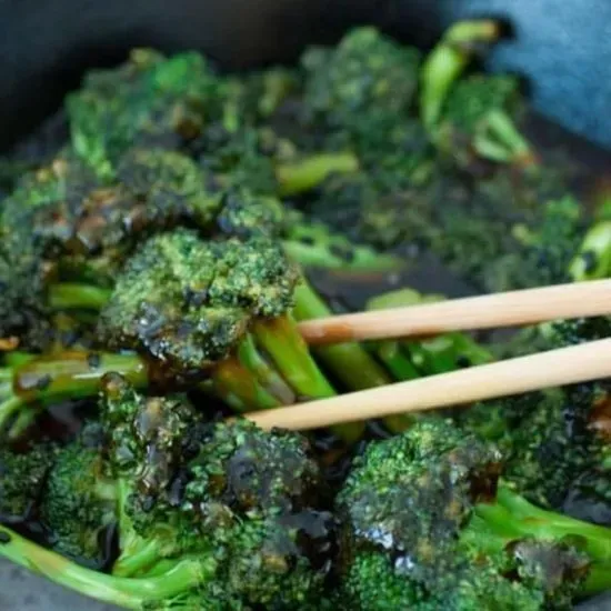 Broccoli with Garlic Sauce