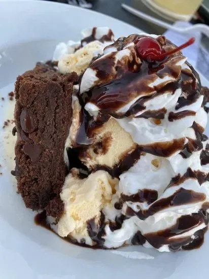 MJ's Warm Brownie Sundae