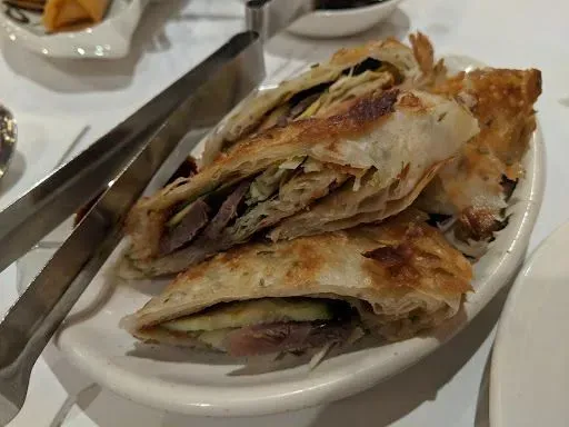 Pancakes With Beef And Cucumber 牛肉夹饼
