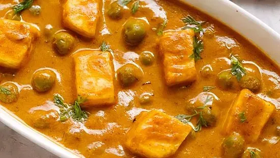 M-045. Matar Paneer