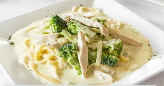 Chicken Alfredo with Broccoli