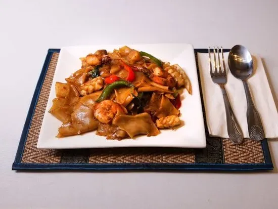 Chef Lisa's Signature Drunken Noodles