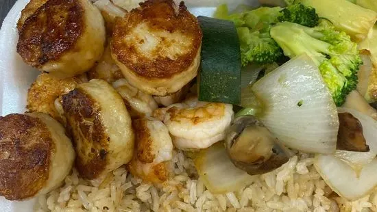 Hibachi Scallops Shrimp & Chicken