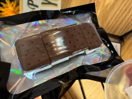 Freeze dried ice cream sandwich