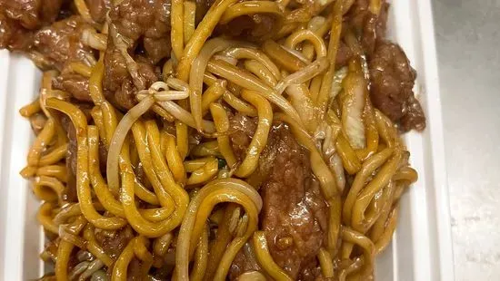 C33. Beef Lo Mein