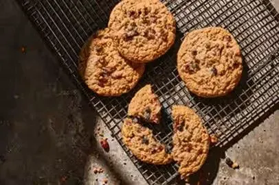 Oatmeal Raisin With Berries Cookie 4-Pack