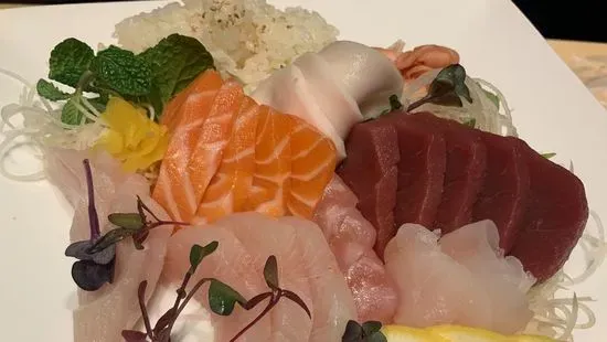 Sashimi Deluxe (20 Pieces)