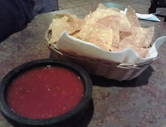 Large chips and salsa